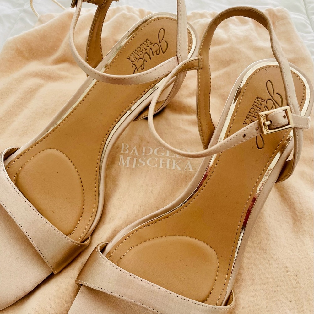 Badgley Mischka Women's Cream Sandals